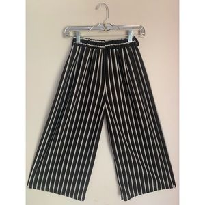 2/$12 Cropped black & white striped pants